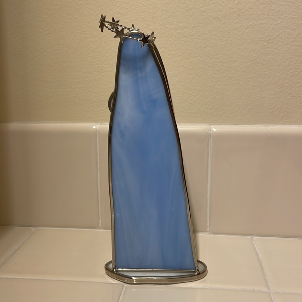 Virgin Mary Queen of Peace Blue and White Stained Glass Art Piece 7.5” - Picture 8 of 8